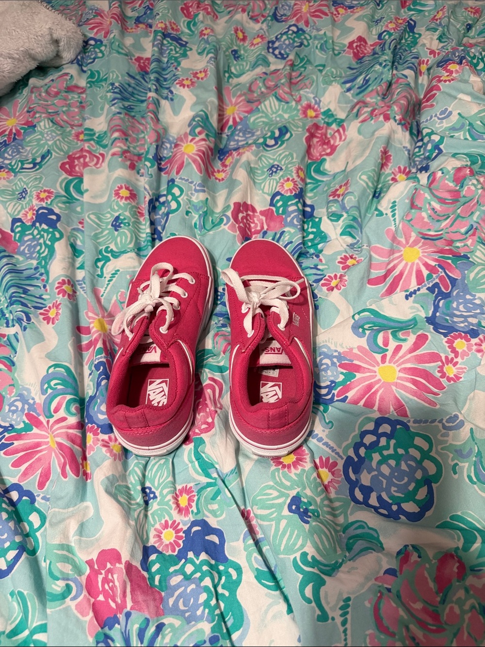 Vans Kids Low-Top Canvas Sneakers in Bright Pink